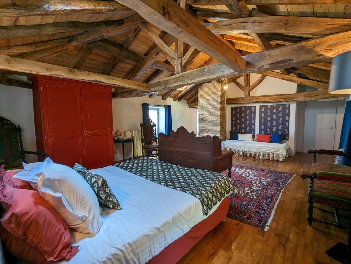 Chateau De Lavaud Montbron Bagian luar foto