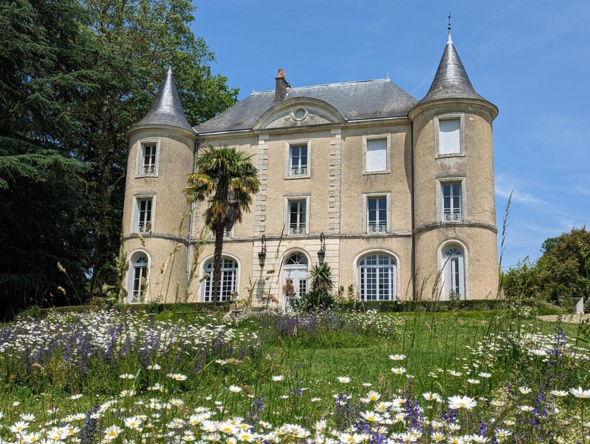Chateau De Lavaud Montbron Bagian luar foto