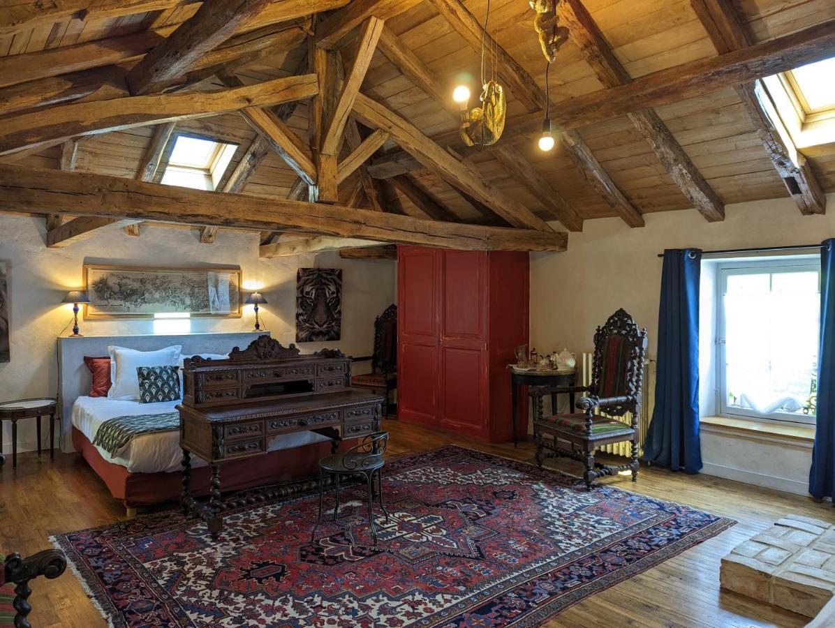 Chateau De Lavaud Montbron Bagian luar foto