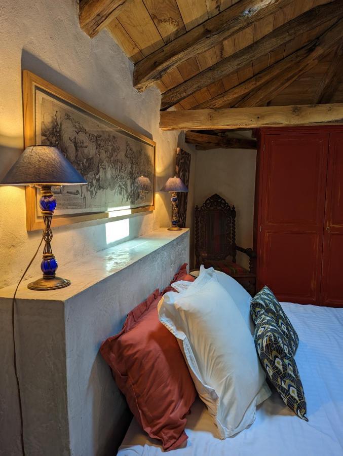 Chateau De Lavaud Montbron Bagian luar foto